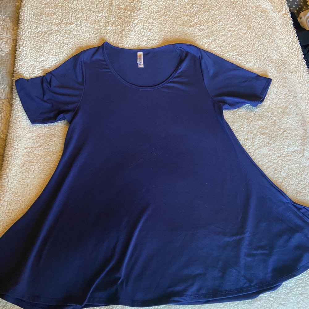 Lularoe L Perfect T navy blue